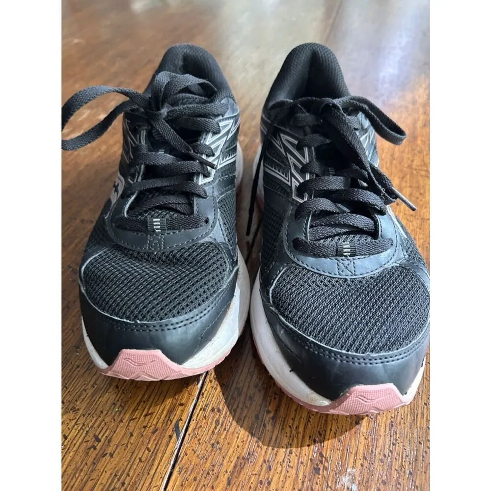 Saucony Black and White Women’s Athletic Running Shoes Sz 8 EUC S106281